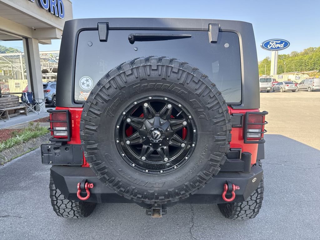 Used 2017 Jeep Wrangler Unlimited Rubicon w/ Max Tow Package AWD/4WD image 5