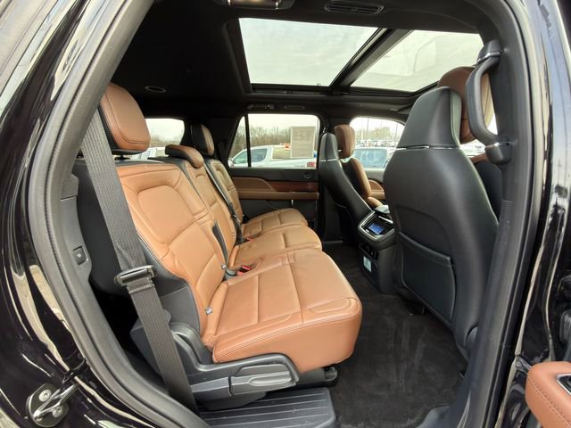 Used 2024 Lincoln Navigator Reserve w/ Monochromatic Package AWD/4WD image 10
