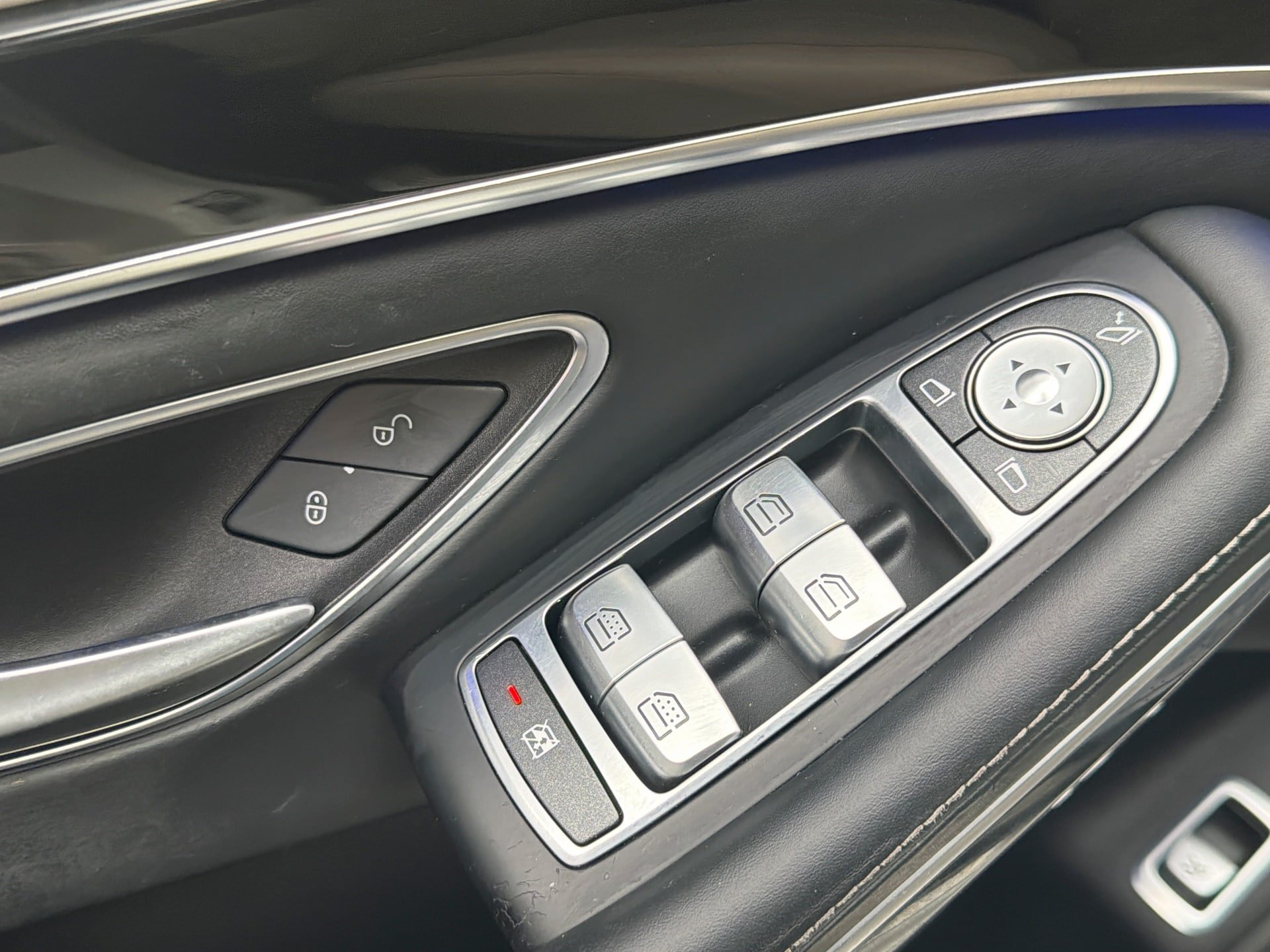 Used 2017 Mercedes-Benz S 550 Sedan image 15
