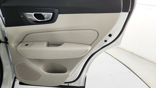 Certified 2025 Volvo XC60 B5 Ultra w/ Protection Package Premier AWD/4WD image 32