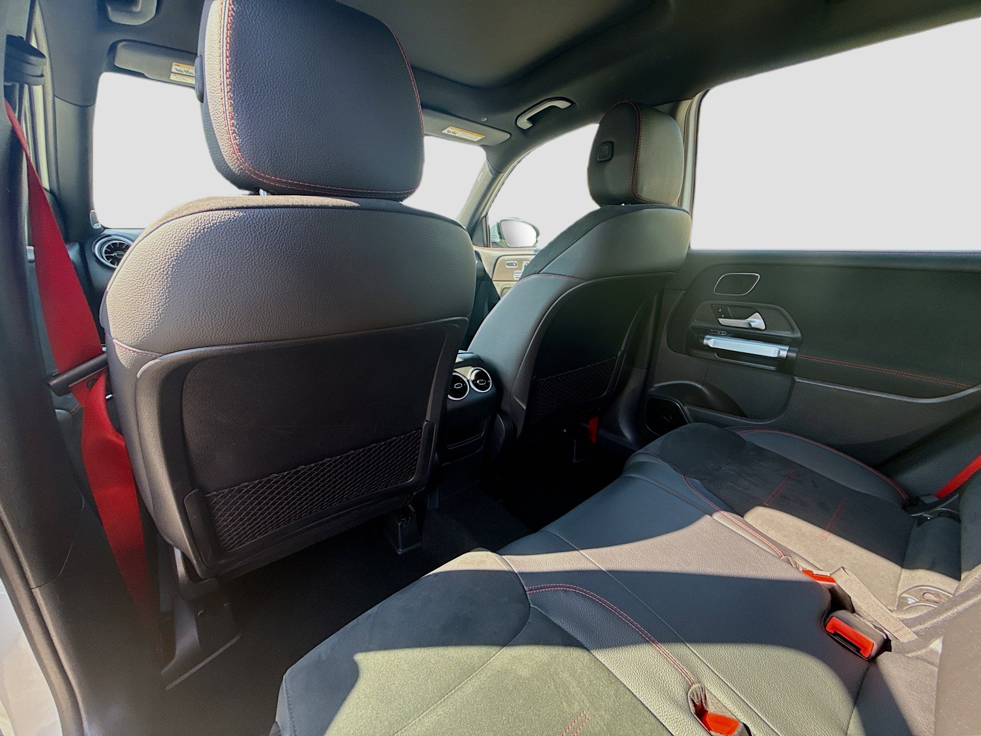 Used 2025 Mercedes-Benz GLB 35 AMG 4MATIC image 22