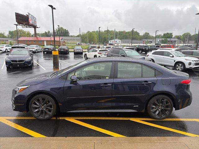 Used 2023 Toyota Corolla SE w/ SE Package image 3