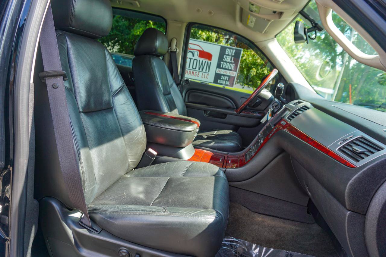 Used 2011 Cadillac Escalade EXT AWD/4WD image 17