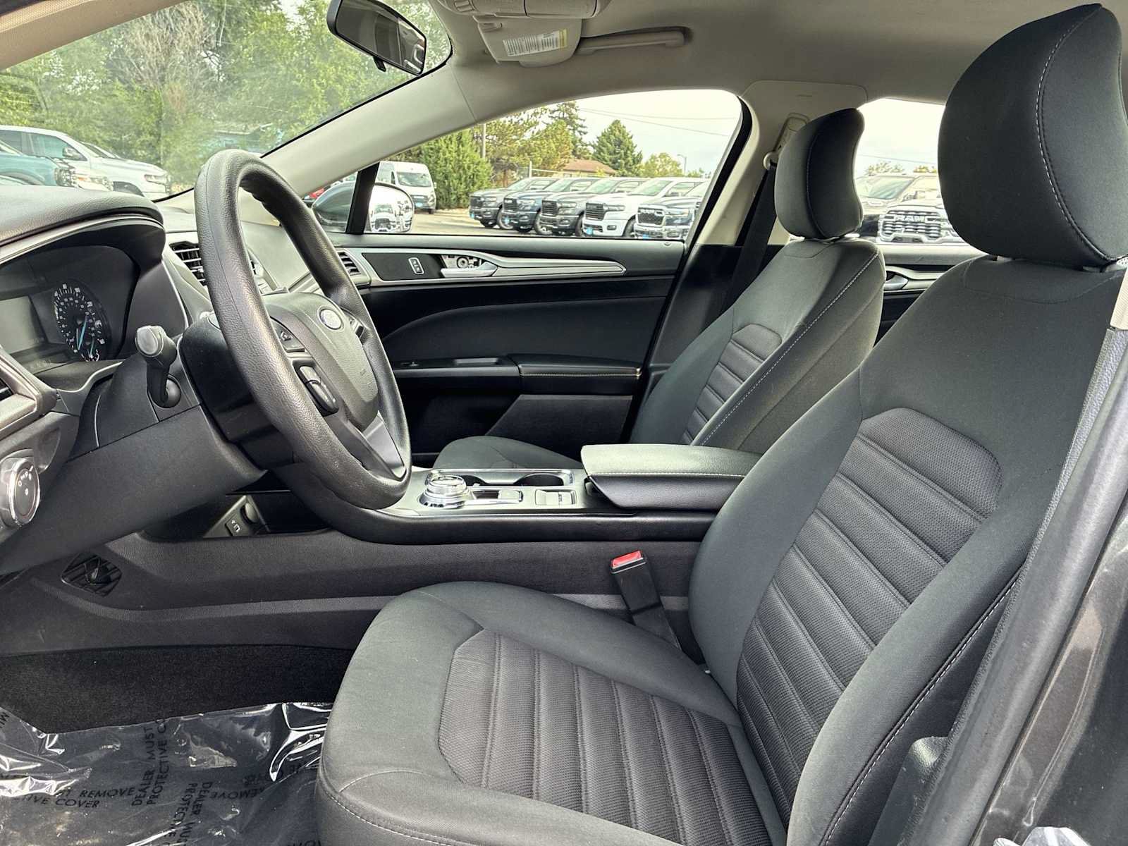 Used 2018 Ford Fusion SE FWD image 13