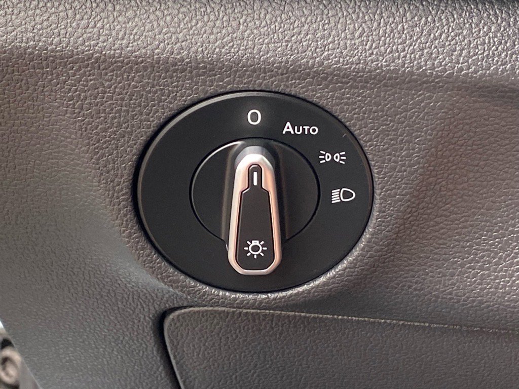 Certified 2025 Volkswagen Jetta Sport image 16