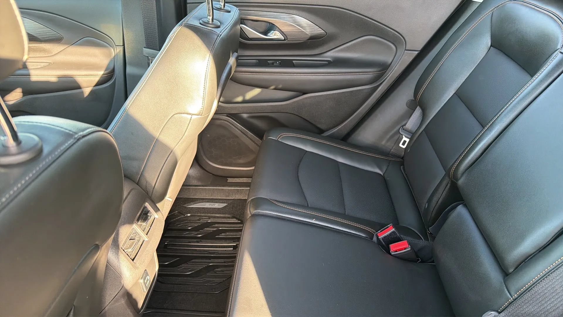 Used 2018 GMC Terrain SLT w/ Preferred Package AWD/4WD image 32