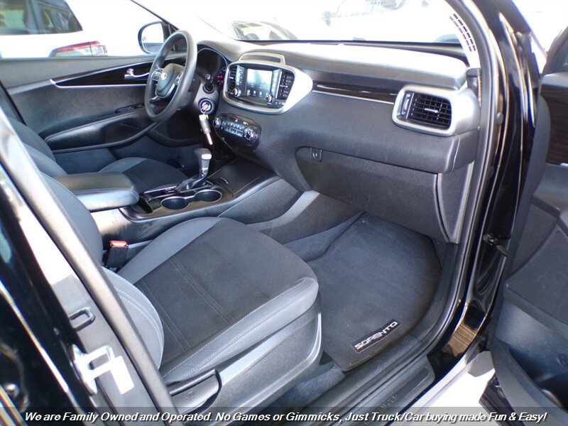 Used 2019 Kia Sorento L FWD image 29