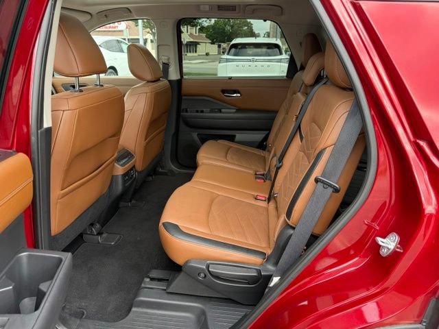 Used 2022 Nissan Pathfinder Platinum w/ Lighting Package (N93) AWD/4WD image 24