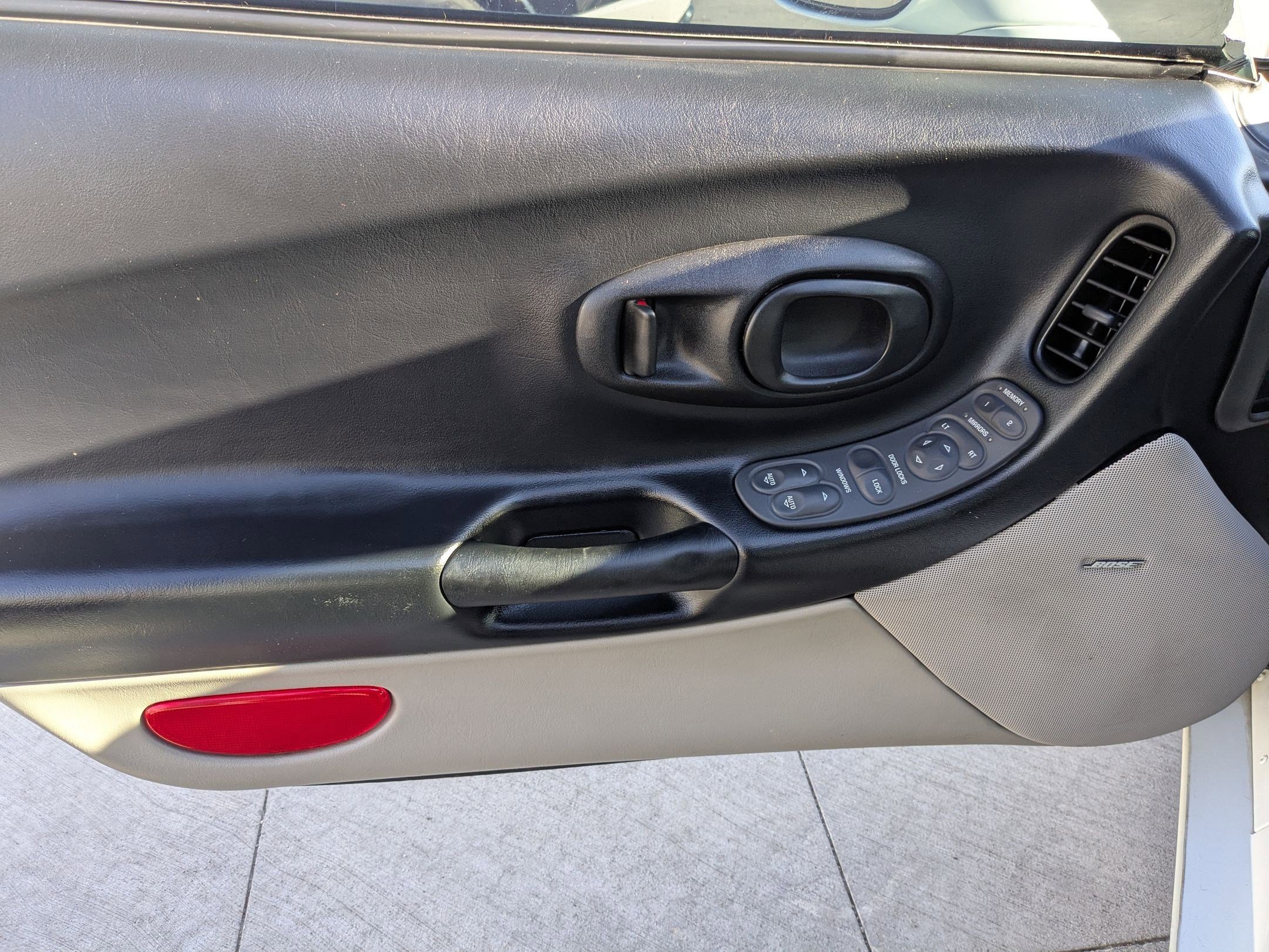 Used 1999 Chevrolet Corvette Coupe w/ Roof Pkg image 16