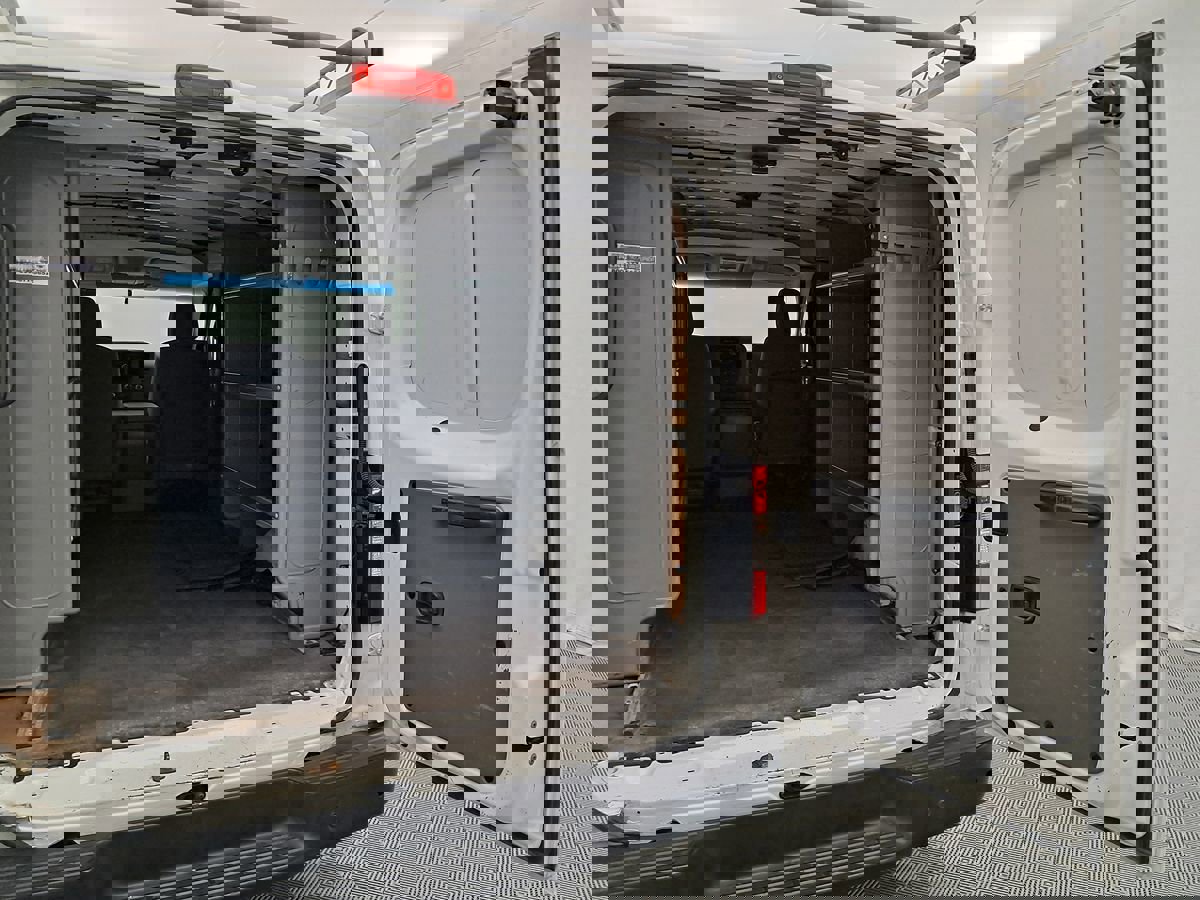 Used 2015 Nissan NV 2500 SV image 9