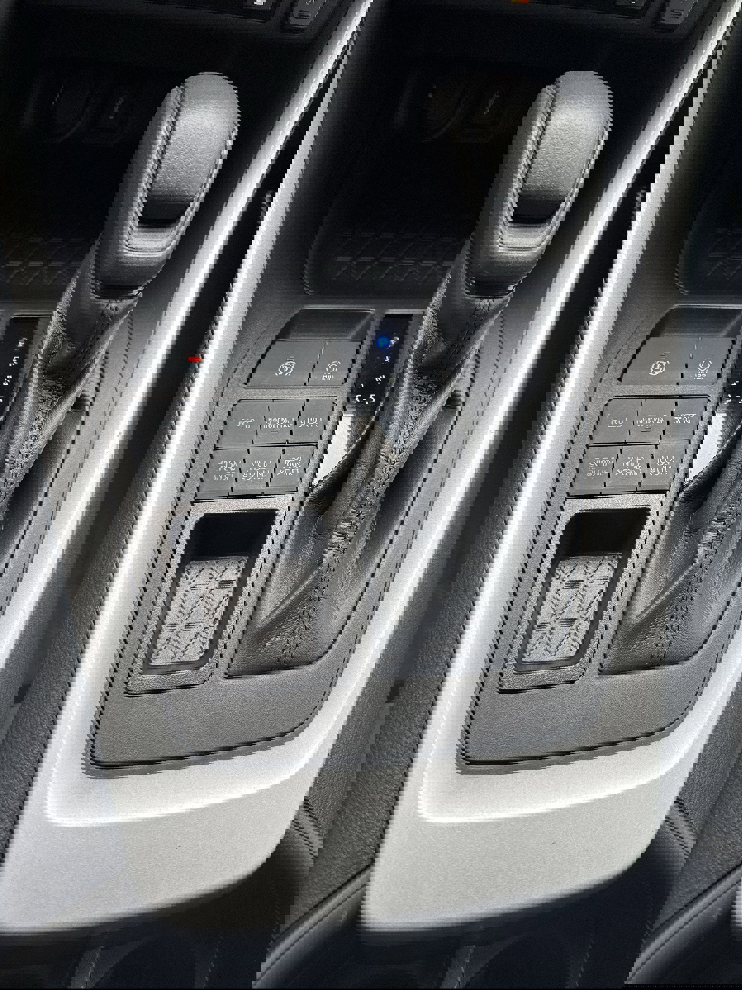 Used 2022 Toyota RAV4 XLE w/ XLE Grade Weather Package AWD/4WD image 19