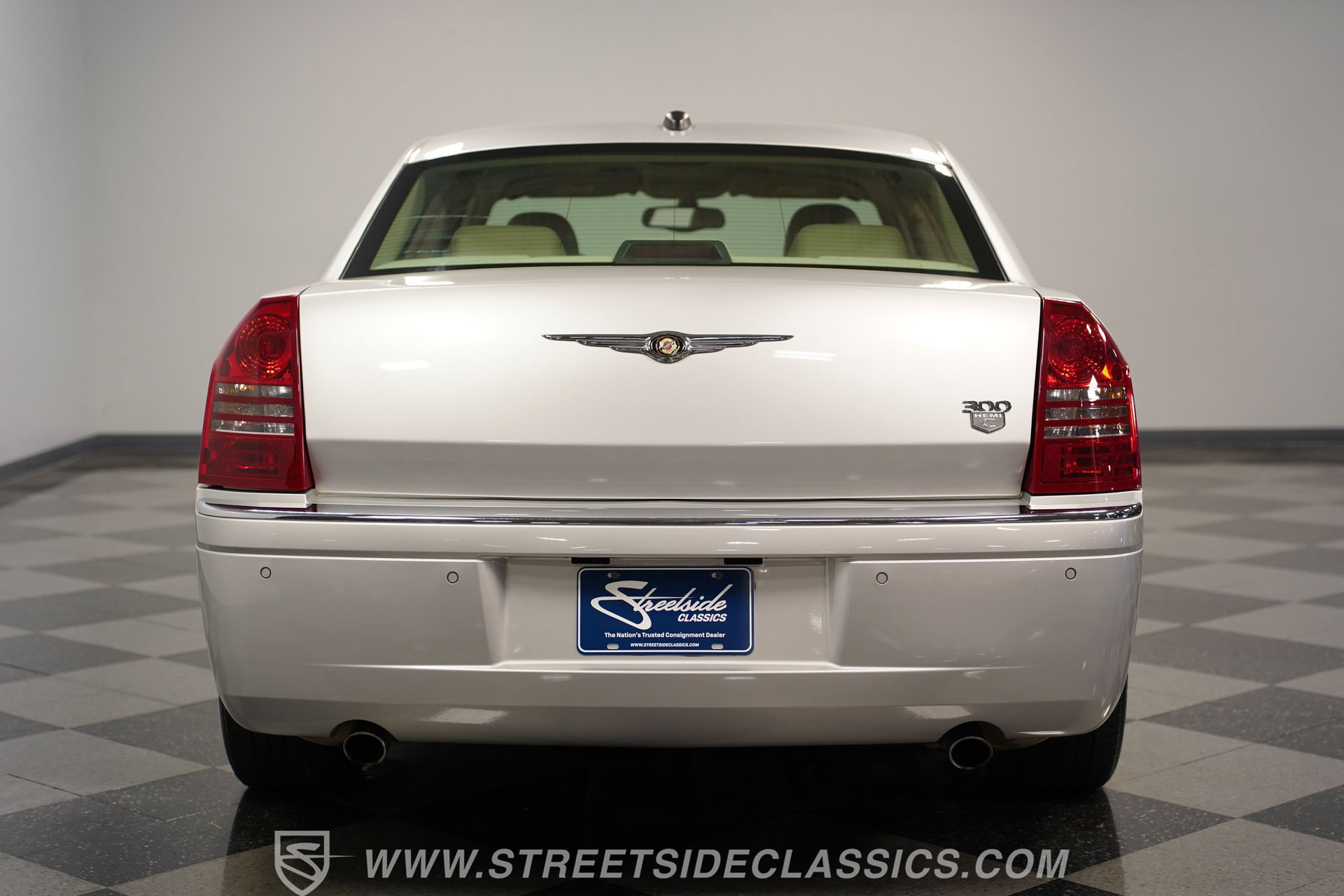 Used 2005 Chrysler 300 C w/ Navigation & Sound Group II image 25