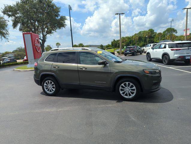 Used 2019 Jeep Cherokee Latitude w/ Popular Appearance Group FWD image 2