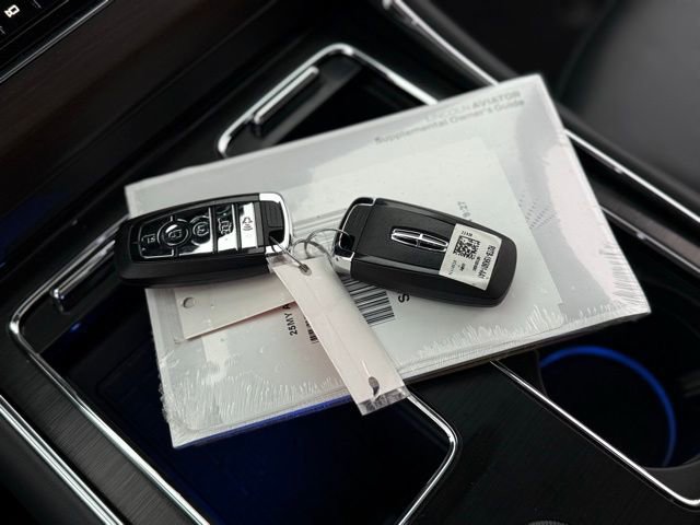 Used 2025 Lincoln Aviator Reserve w/ Illumination Package image 7