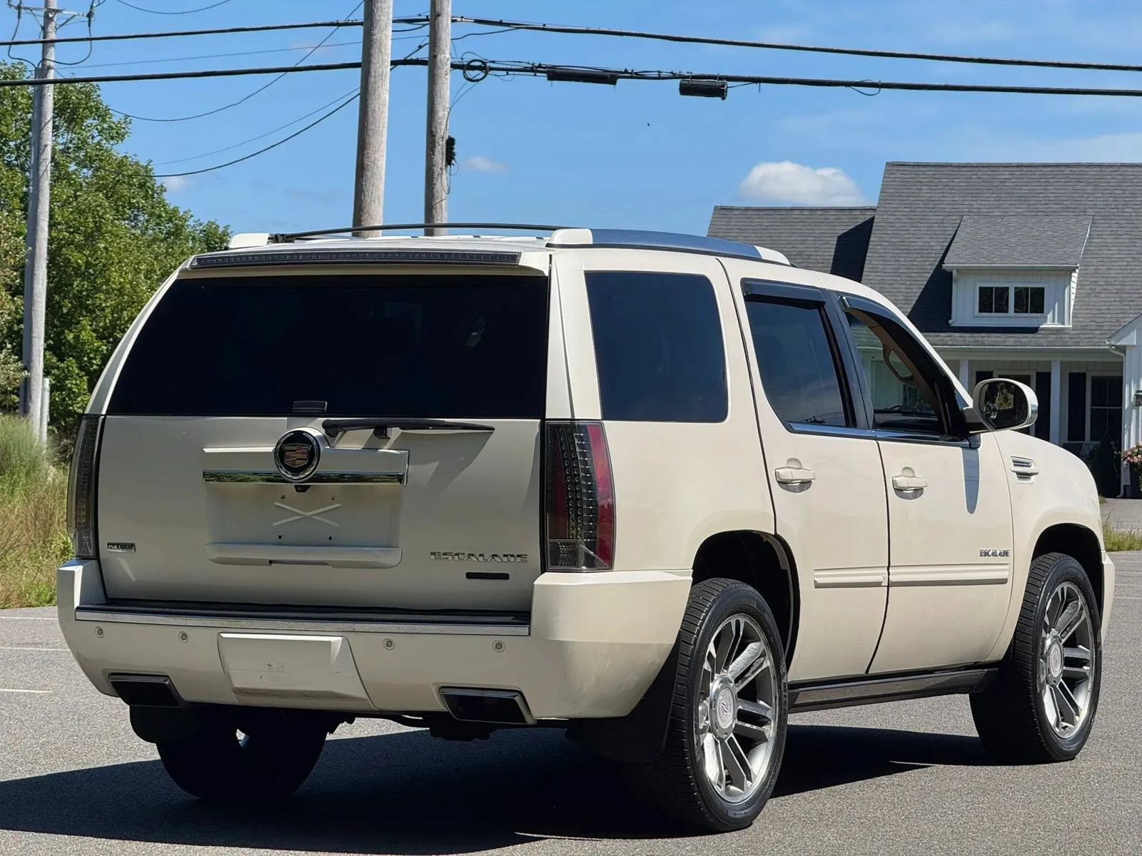 Used 2012 Cadillac Escalade Premium AWD/4WD image 6
