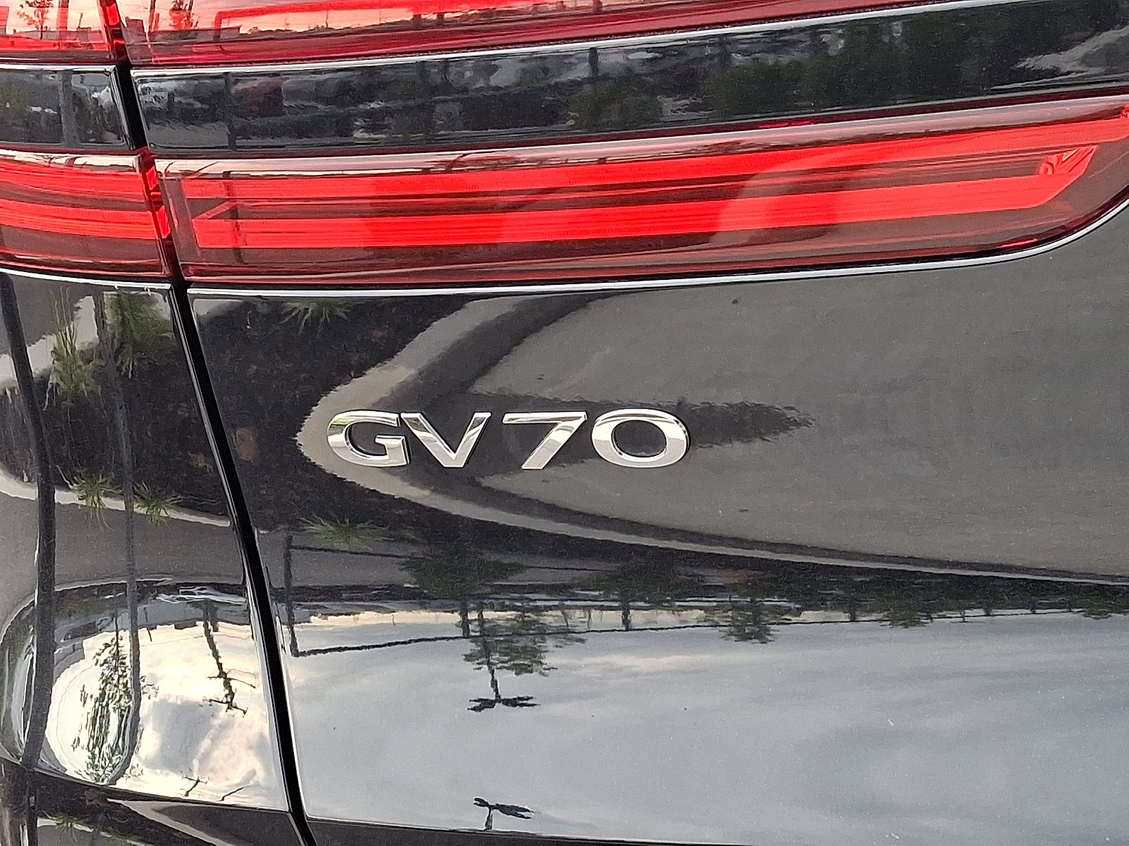 Certified 2024 Genesis GV70 3.5T Sport w/ Sport Advanced Package AWD/4WD image 31