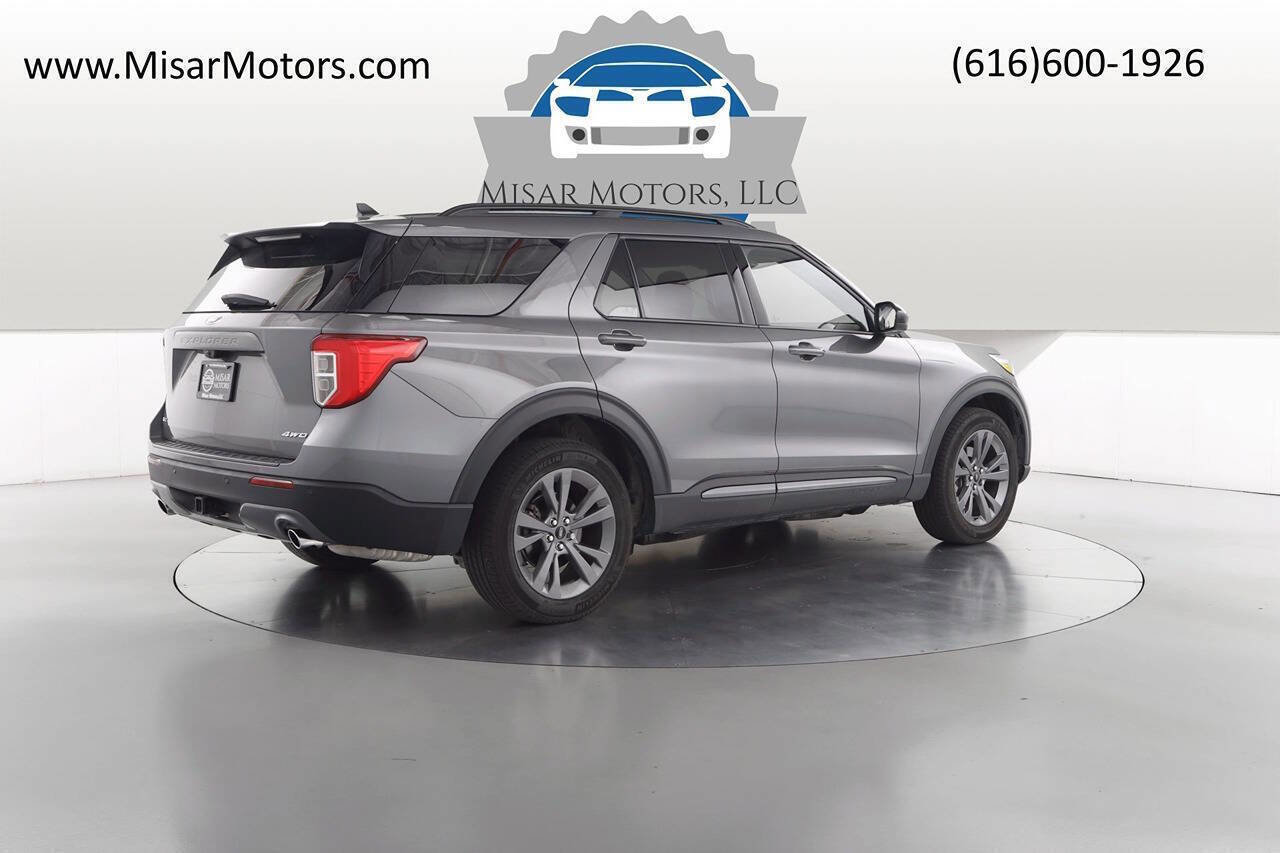 Used 2023 Ford Explorer XLT w/ Equipment Group 202A image 3