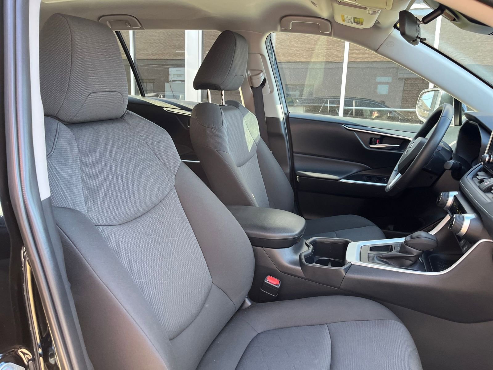 Used 2025 Toyota RAV4 XLE image 36