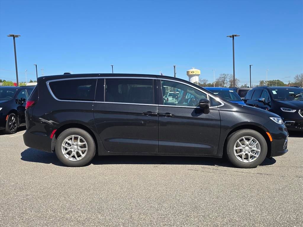 New 2026 Chrysler Pacifica Select FWD image 2