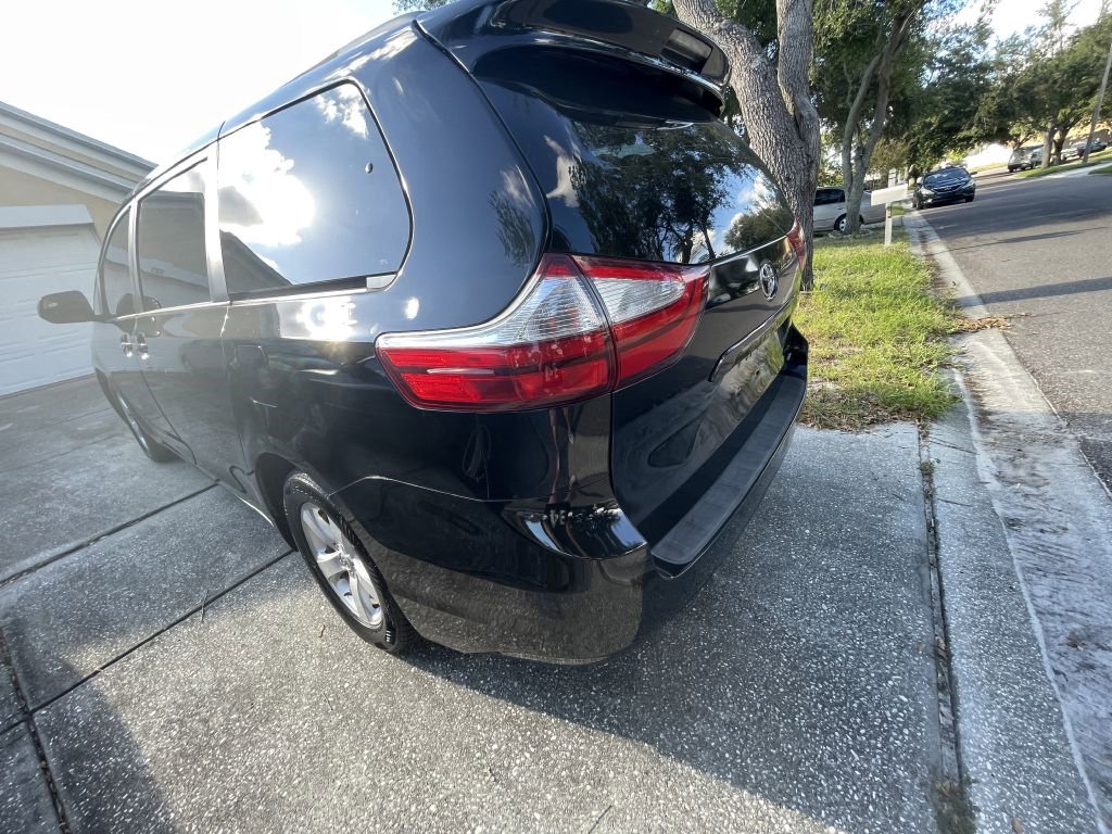 Used 2017 Toyota Sienna LE image 30