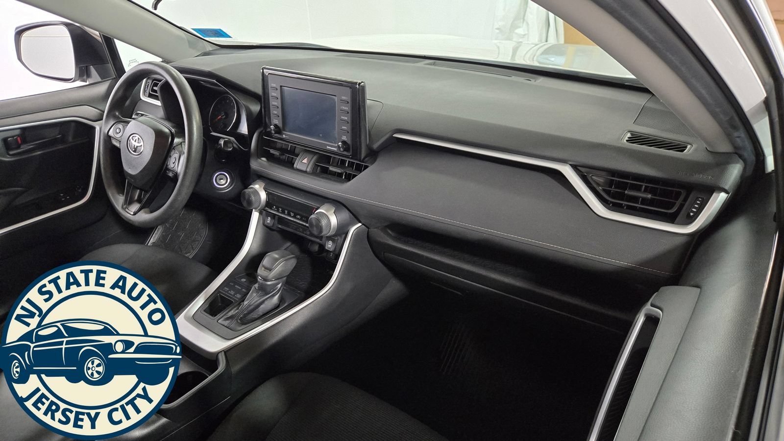 Used 2020 Toyota RAV4 LE w/ All Weather Liner Package image 32