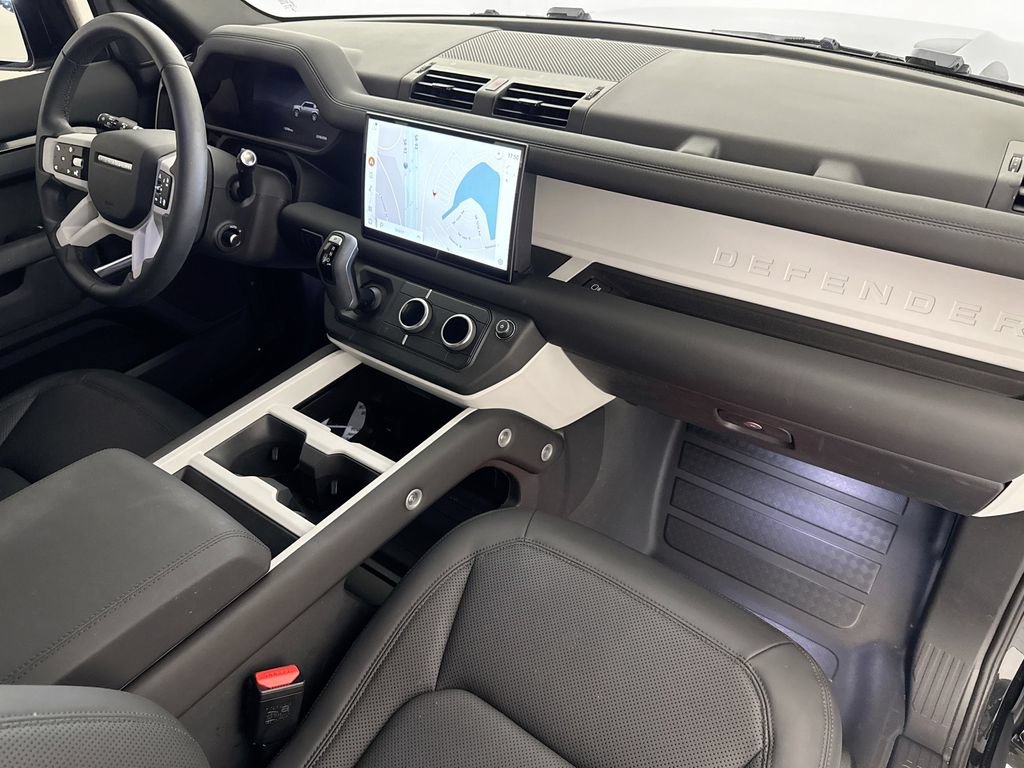 Certified 2025 Land Rover Defender 110 S AWD/4WD image 30