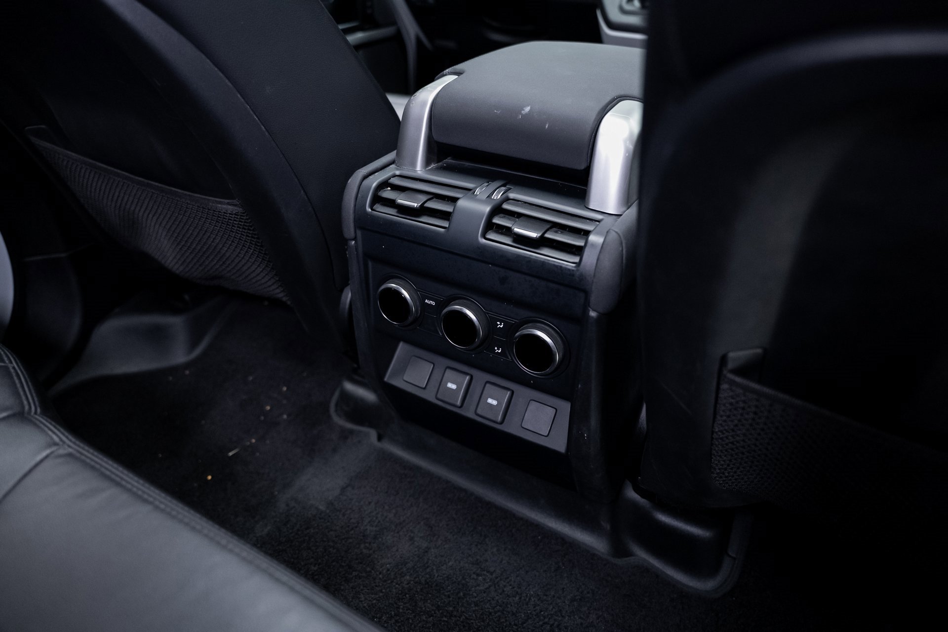 Used 2023 Land Rover Defender 130 SE image 74