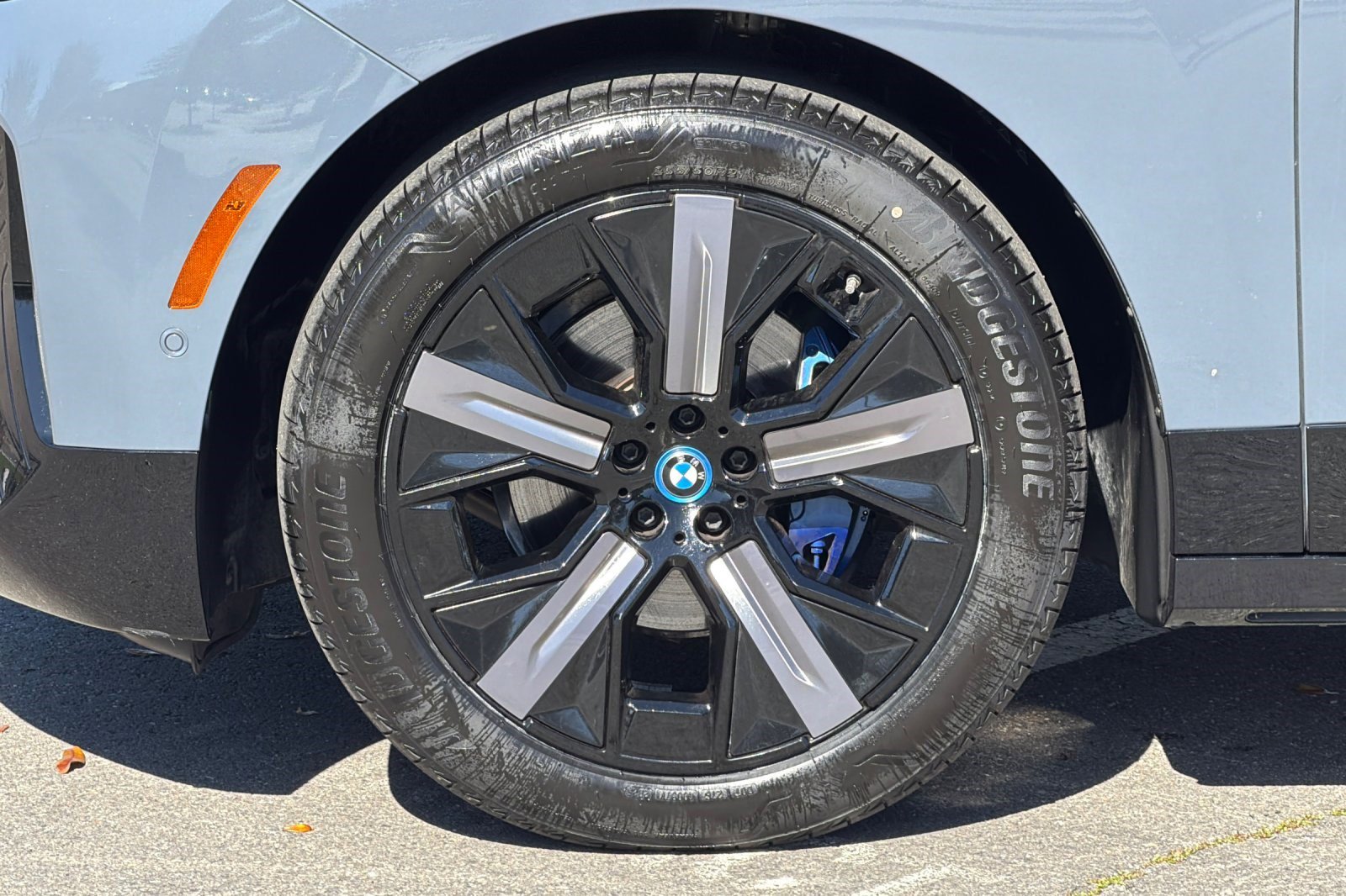 Used 2023 BMW iX xDrive50 w/ Premium Package image 36