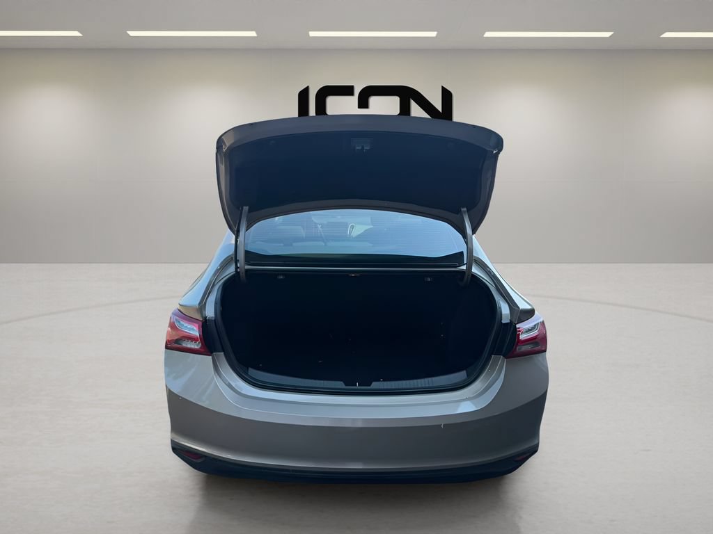 Used 2022 Chevrolet Malibu LT FWD image 9