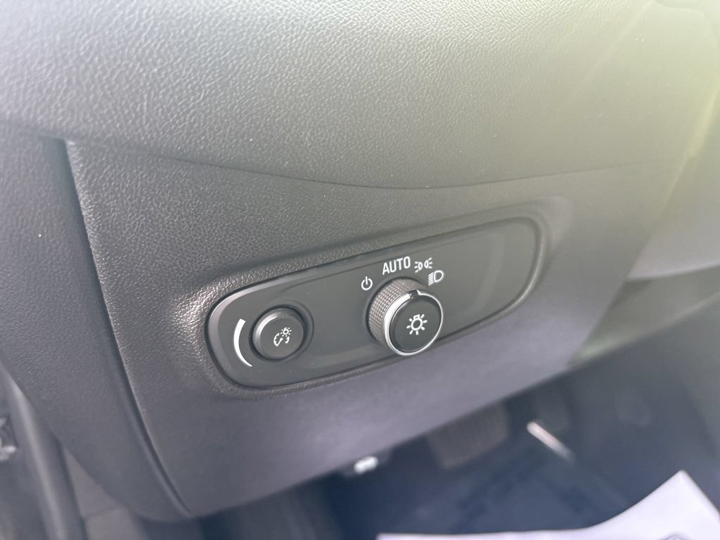 Used 2023 Chevrolet Equinox LT w/ Driver Convenience Package FWD image 19