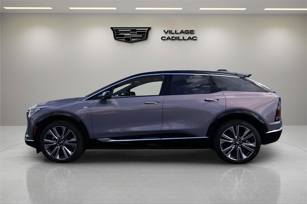 New 2025 Cadillac Optiq Luxury 2 image 2