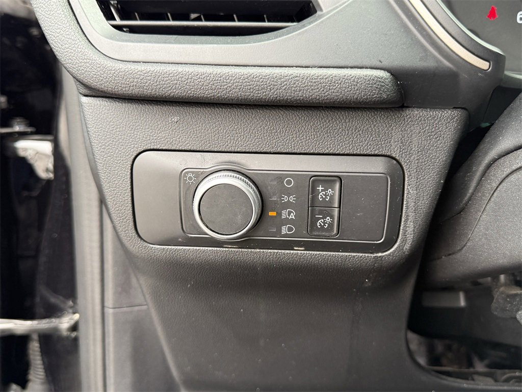 Used 2022 Ford Escape SE w/ SE Sport Appearance Package image 18