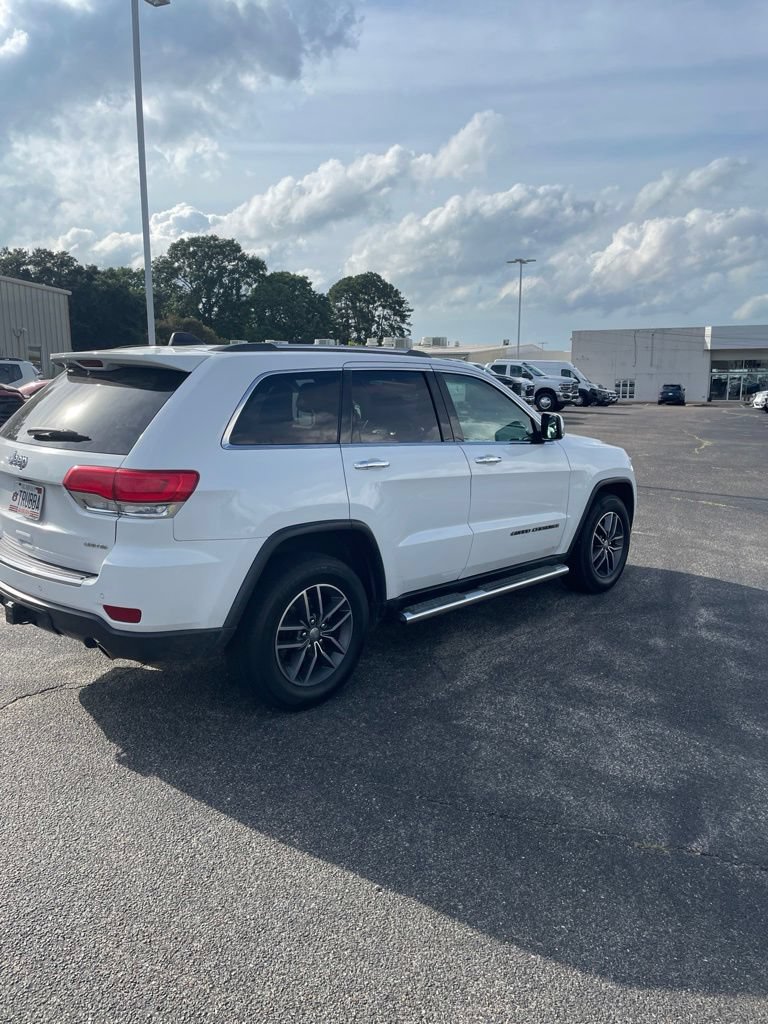 Used 2017 Jeep Grand Cherokee Limited w/ Mopar Chrome Edition Group AWD/4WD image 4