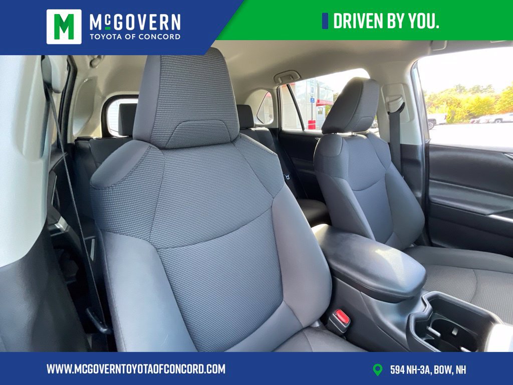 Used 2024 Toyota RAV4 LE AWD/4WD image 24
