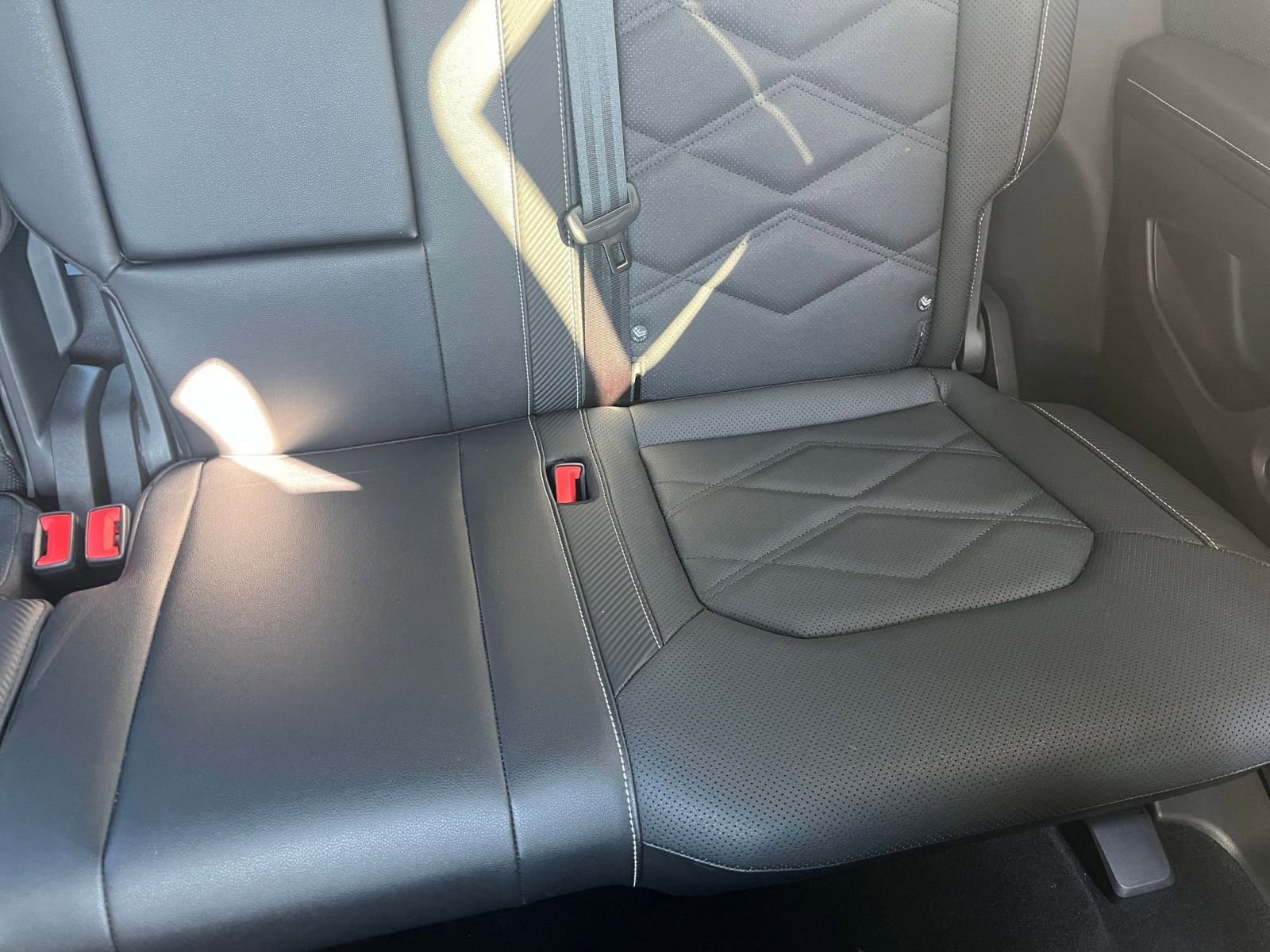 Used 2025 Volkswagen Atlas Cross Sport SE image 39