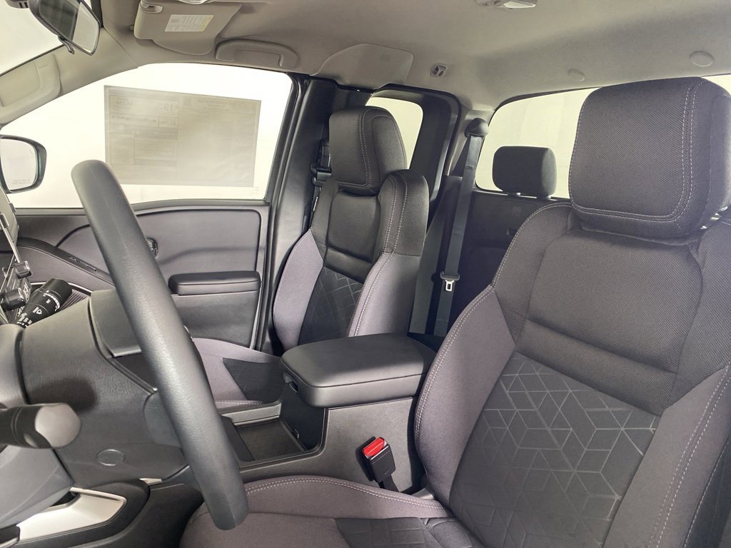 Used 2025 Nissan Frontier SV image 15