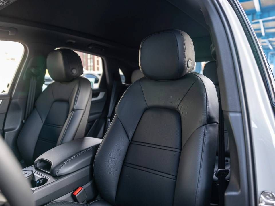 Certified 2026 Porsche Cayenne AWD/4WD image 5