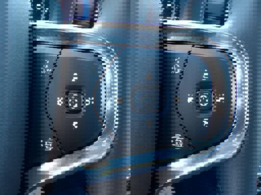 Certified 2024 Volvo XC40 B5 Plus w/ Protection Package Premier image 20