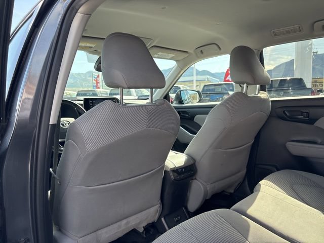 Used 2020 Toyota Highlander LE AWD/4WD image 18
