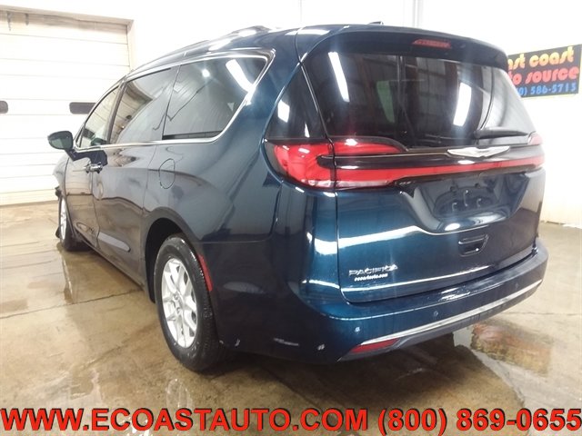 Used 2021 Chrysler Pacifica Touring-L image 3