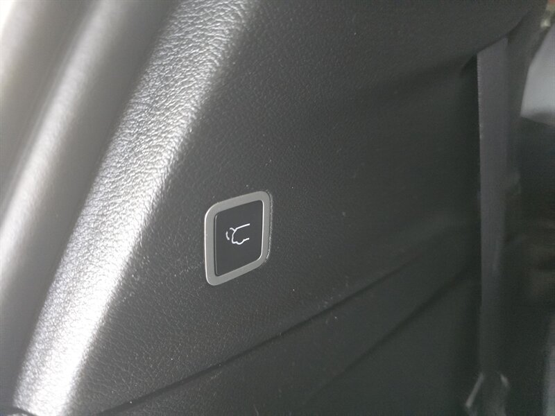 Used 2025 Chrysler Pacifica Select FWD image 37