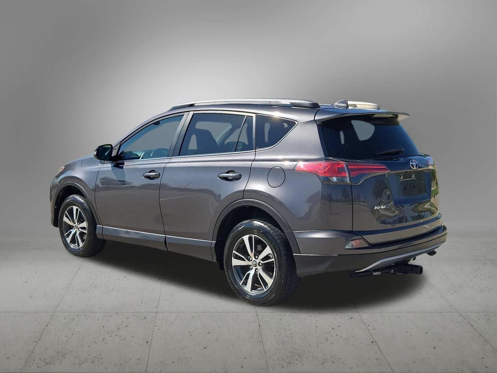 Used 2018 Toyota RAV4 XLE FWD image 4
