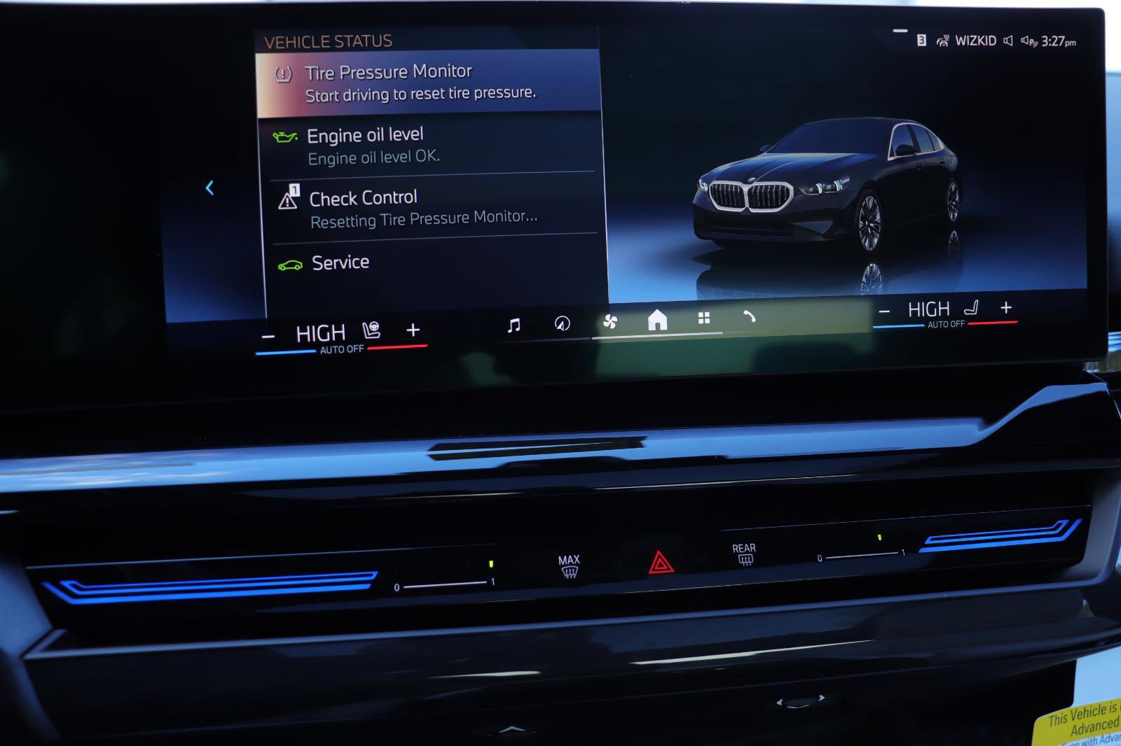 Used 2025 BMW 530i w/ Executive Package image 37