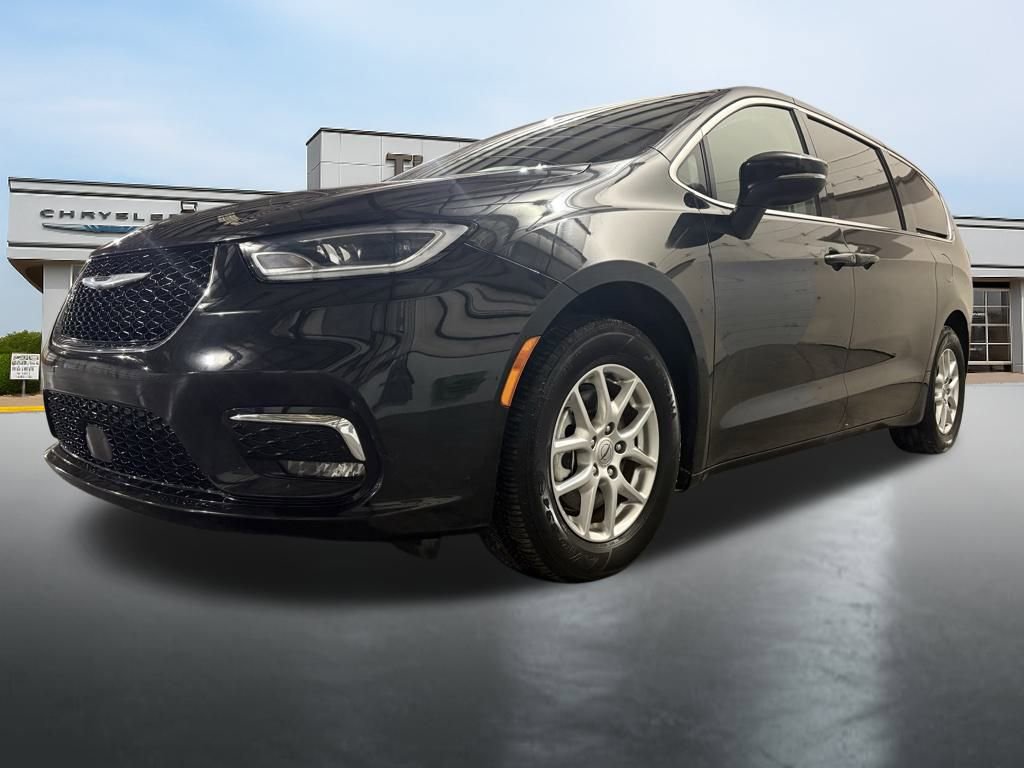 Used 2023 Chrysler Pacifica Touring-L image 9