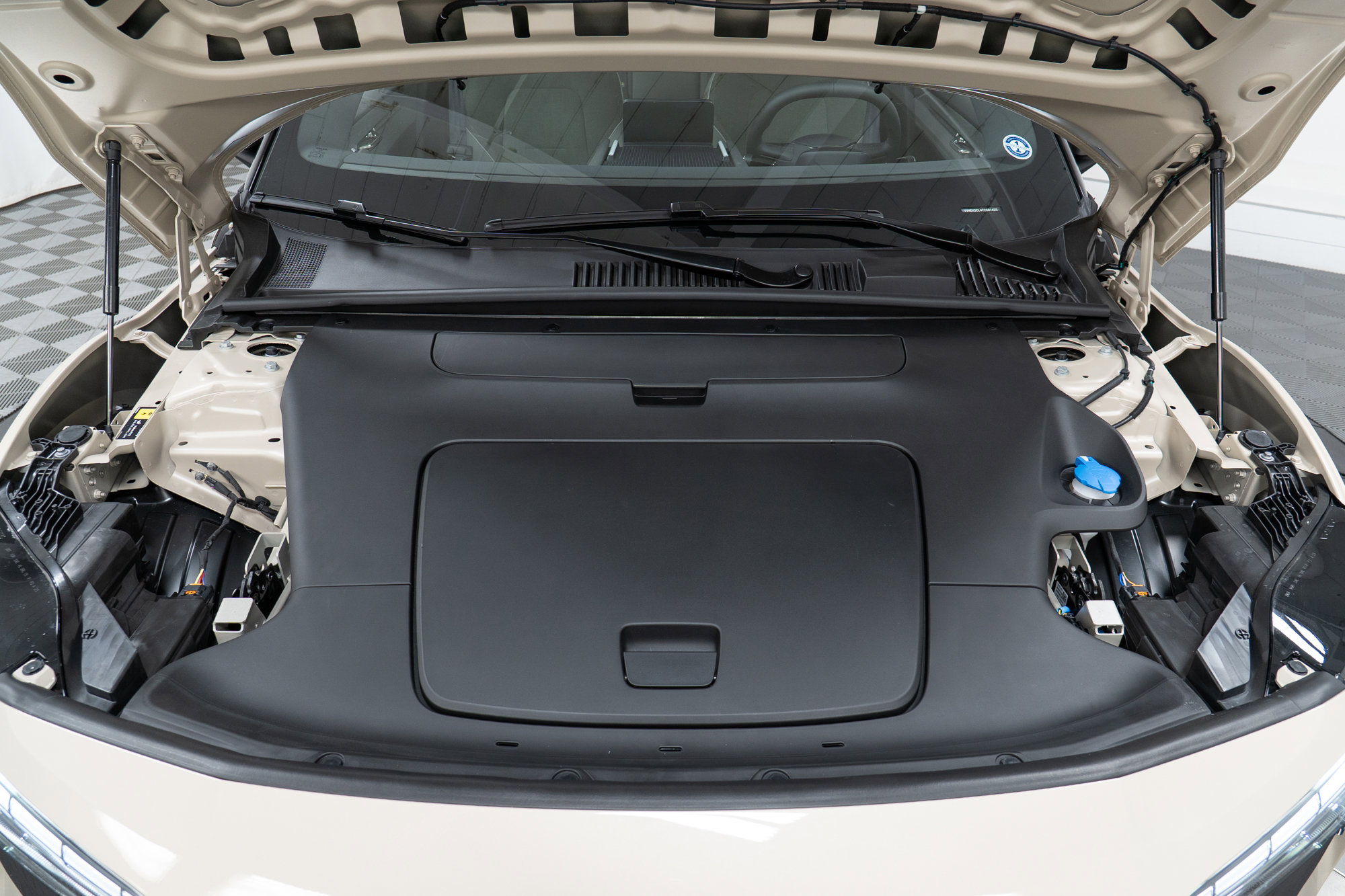 New 2026 Volvo EX30 Cross Country Ultra w/ Protection Package Premier image 9