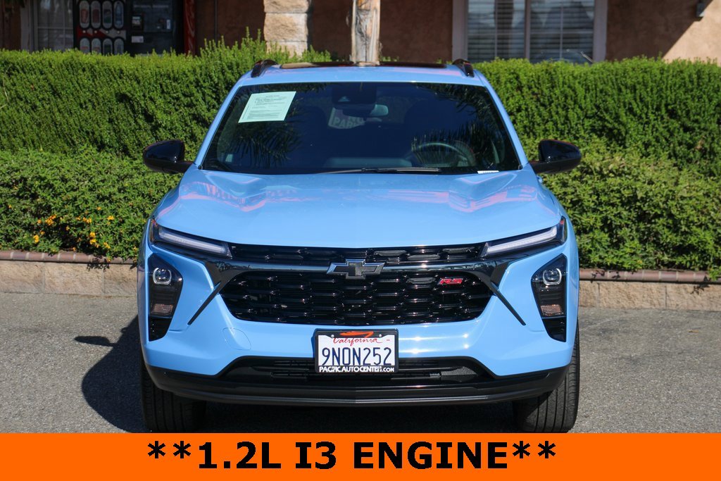 Used 2024 Chevrolet Trax RS w/ Sunroof Package image 3