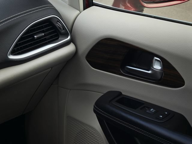 Used 2021 Chrysler Pacifica Limited FWD image 34