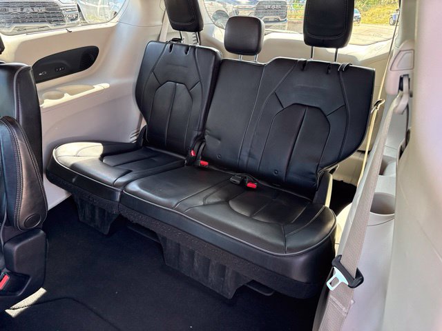 Used 2020 Chrysler Pacifica Limited FWD image 18