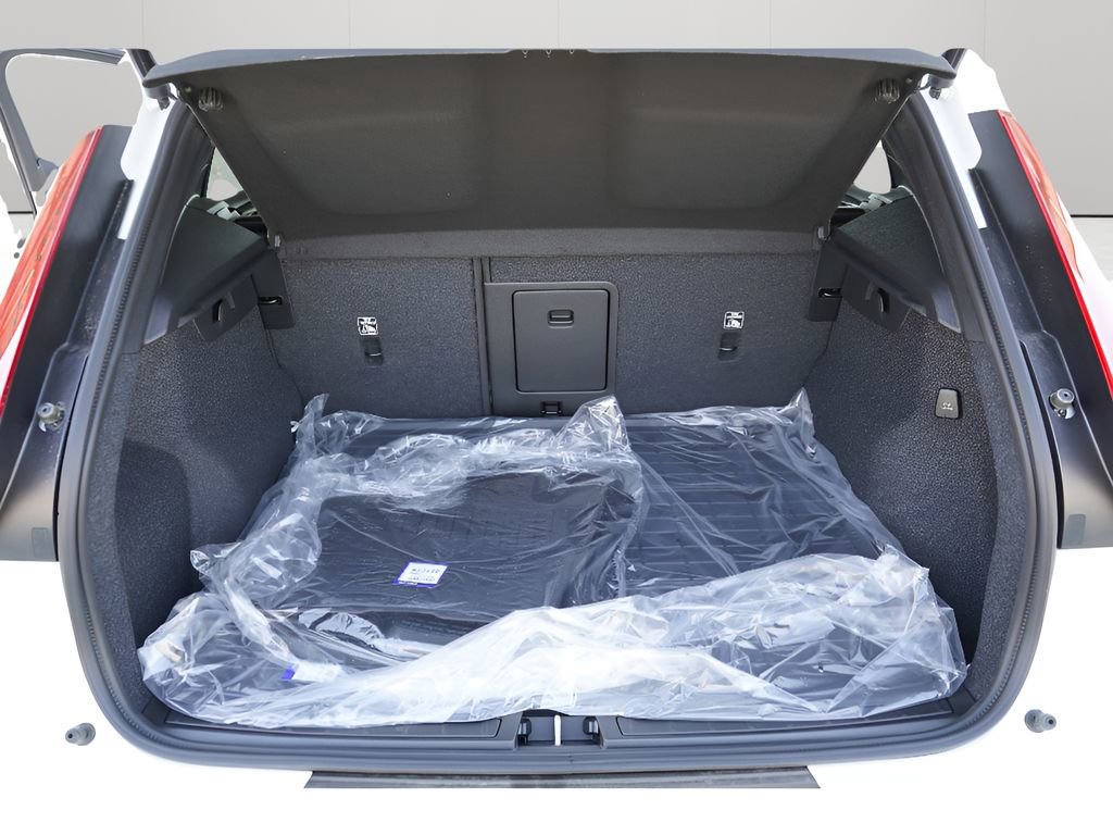 New 2025 Volvo XC40 B5 Ultra w/ Climate Package image 22