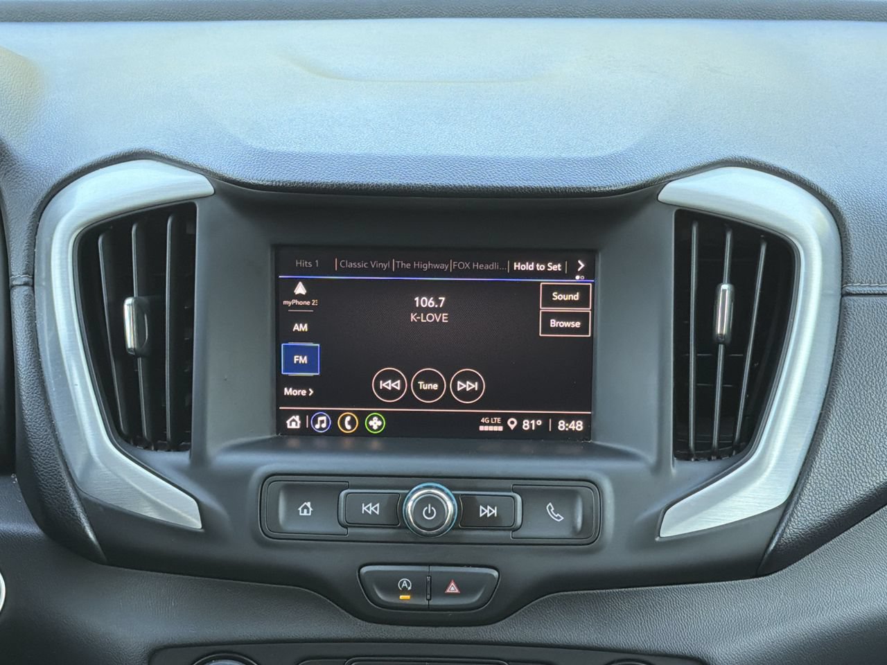 Used 2024 GMC Terrain SLE FWD image 3